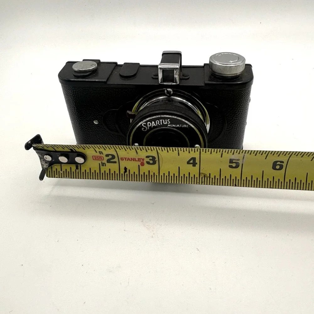 VINTAGE 1950s SPARTUS MINIATURE 35mm CAMERA UNTESTED.